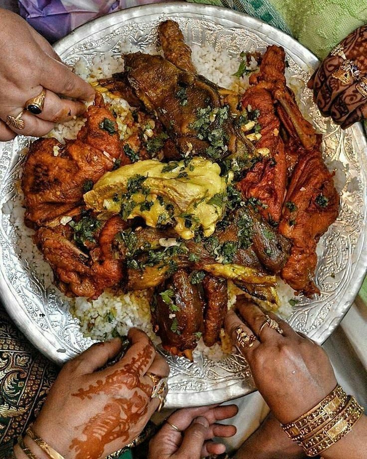 Traditional Kashmiri Wazwan platter shared at a family meal in Srinagar
